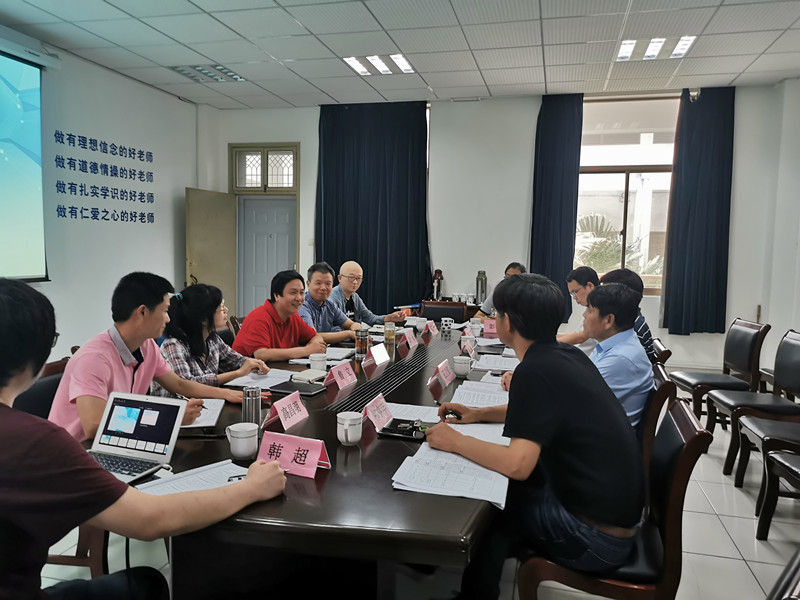 校领导到艺术学院专题调研学术型硕士点申报工作2_副本.jpg